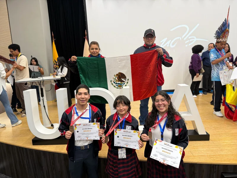 Estudiantes de Veracruz ganan bronce en Infomatrix Ecuador 2026